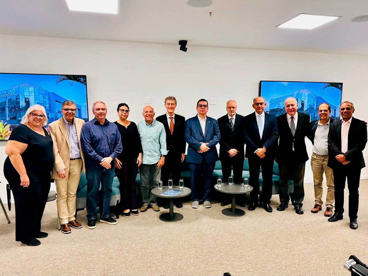 Médicos integrantes da Câmara Técnica de Homeopatia do CFM.